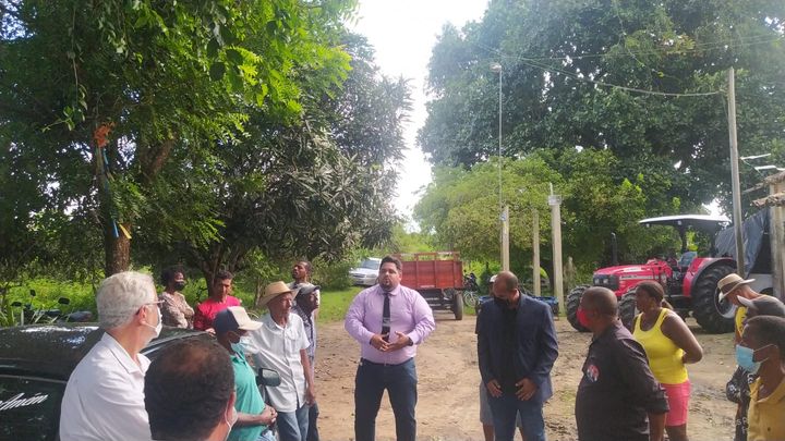 Entrega de trator em Conceição do Almeida